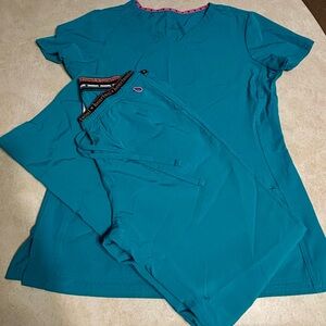 Teal Women's Scrub Set Size Small- HeartSoul